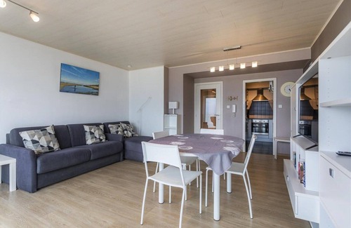 Koksijde-Bad Apartment | Cosy renovated flat on the seafront.