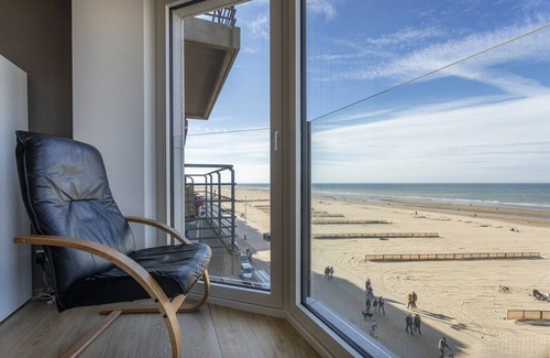 Koksijde-Bad Apartment | Cosy renovated flat on the seafront.
