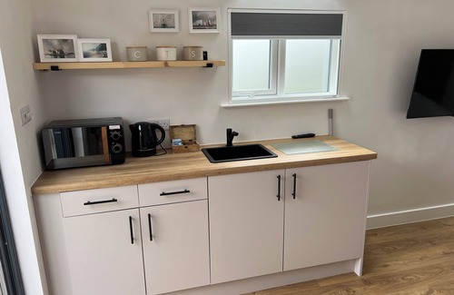 Mudeford Apartment | Cosy retreat just a short stroll from the beach and Mudeford Quay.