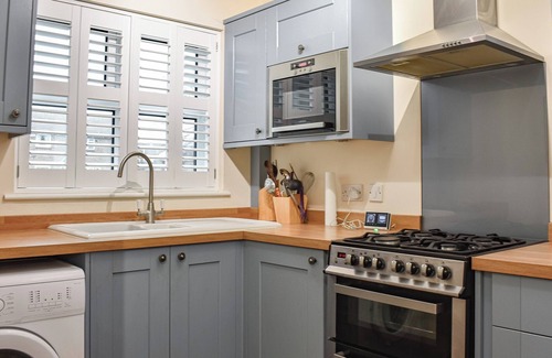 Southsea Cottage | Cosy Retreat Near The Beach