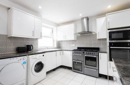 Rusholme Apartment | Cosy Retreats Central, Netflix, Free Parking