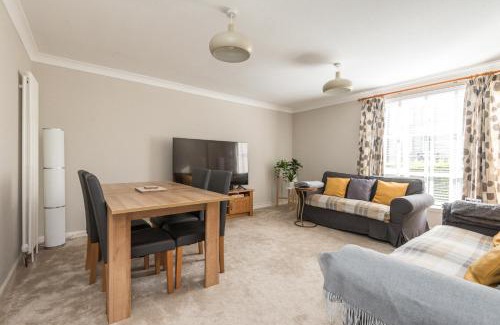 Ellemford Apartment | Cosy Roseburn Apartment, Edinburgh - 2 Bedrooms, FREE PARKING