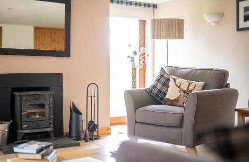 Balloch House | Cosy & rustic retreat - Woodland Cottage.