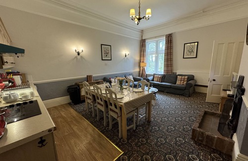 Wormhill Apartment | Cosy self catering apartment in large Victorian Residence