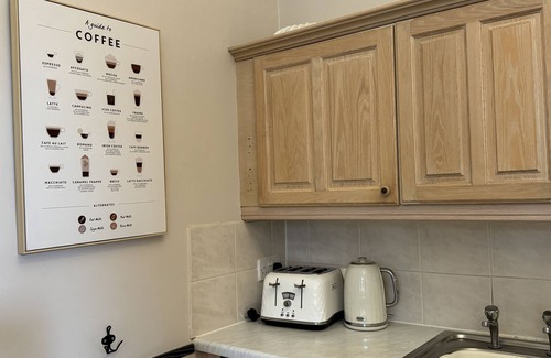 Wormhill Apartment | Cosy self catering apartment in large Victorian Residence