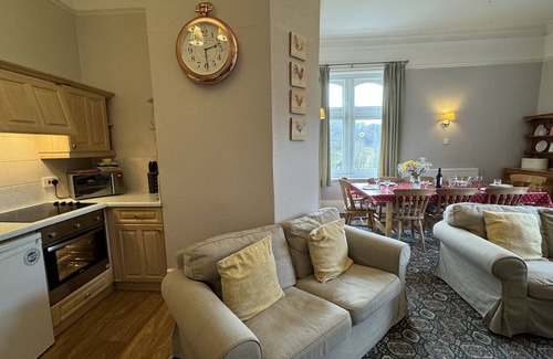 Wormhill Apartment | Cosy self catering apartment in large Victorian Residence