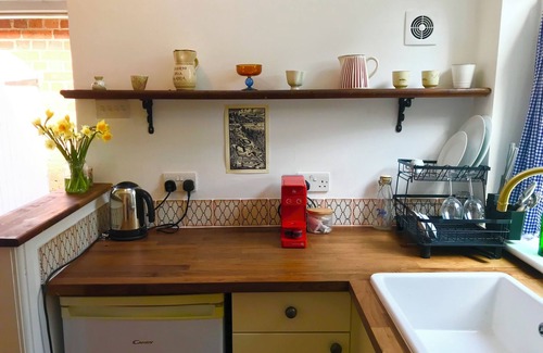 Newington Apartment | Cosy self contained apartment a stones throw from the Channel Tunnel!