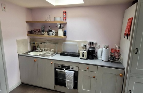 Staple Hill Apartment | Cosy Self-contained Studio Flat in Bristol