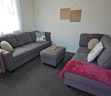 Lake Hayes Apartment | Cosy Ski Vibe with Drying Room