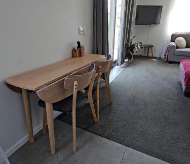 Lake Hayes Apartment | Cosy Ski Vibe with Drying Room