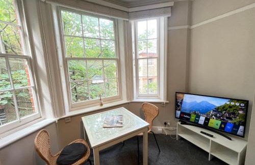 Abingdon Apartment | Cosy & spacious 1BR in the Heart of Central London
