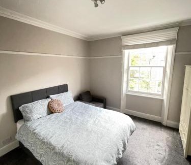 Abingdon Apartment | Cosy & spacious 1BR in the Heart of Central London