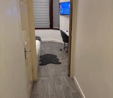Upper Edmonton Apartment | Cosy Spacious Studio Flat,N18