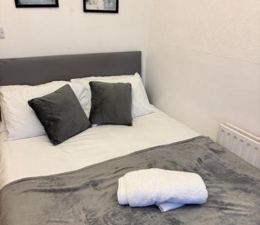 Upper Edmonton Apartment | Cosy Spacious Studio Flat,N18