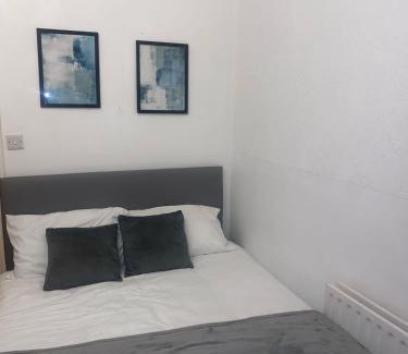 Upper Edmonton Apartment | Cosy Spacious Studio Flat,N18