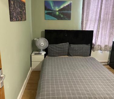 William Morris Apartment | Cosy Studio Flat Forest Road