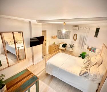 Capuchinos Apartment | Cosy Studio +netflix+24h entry+silent air conditionning