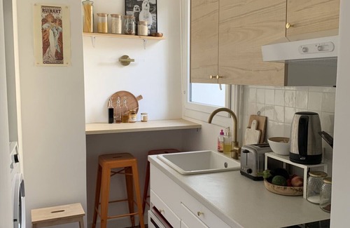 Hopital Saint-Louis Apartment | Cosy studio on the Canal St Martin