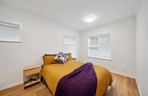 Khandallah House | Cosy Studio Retreat - Wellington Holiday Home