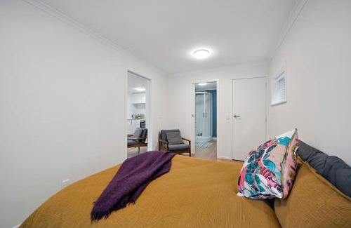 Khandallah House | Cosy Studio Retreat - Wellington Holiday Home