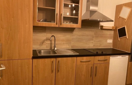 Mougins Bed & Breakfast | Cosy Studio (tiny house), parking, in Mougins near Cannes.