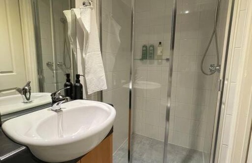 Fitzroy Apartment | Cosy Studio with Courtyard in Vibrant Fitzroy!