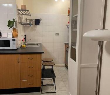 Fitzroy Apartment | Cosy Studio with Courtyard in Vibrant Fitzroy!