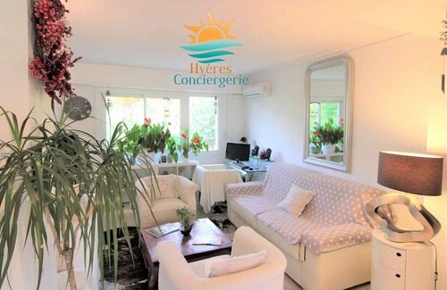Hyeres City Centre Apartment | Cosy T3 rénové-Clim/Parking/Hyères- Plage 10 min