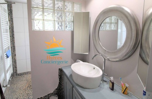 Hyeres City Centre Apartment | Cosy T3 rénové-Clim/Parking/Hyères- Plage 10 min