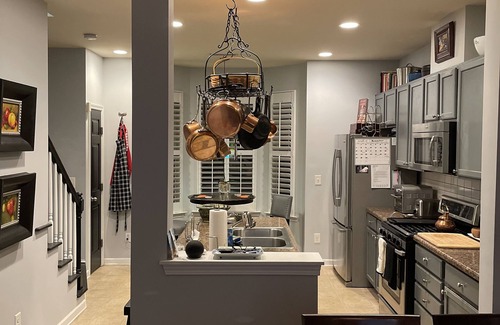 Northeast Raleigh House | Cosy town home for rent, 8 min from downtown.