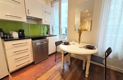 Amerique Apartment | Cosy two-room apartment, antique parquet floor