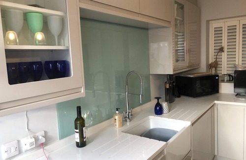 Taunton House | Cosy Victorian Town House with parking and great location
