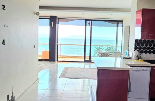 Kusadasi City Centre Apartment | Cosy Waterfront apartment in the city center with sea view