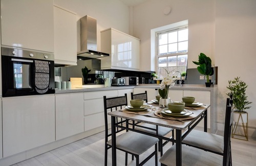 Wigan Apartment | Cosy Wigan Apartment with Sunny Views