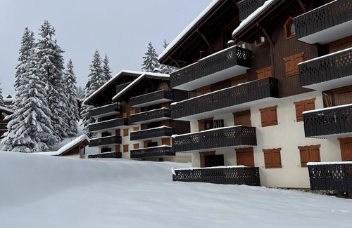 Bisanne 1500 Apartment | Cosy with Balcony & Close to the Slopes! #A108
