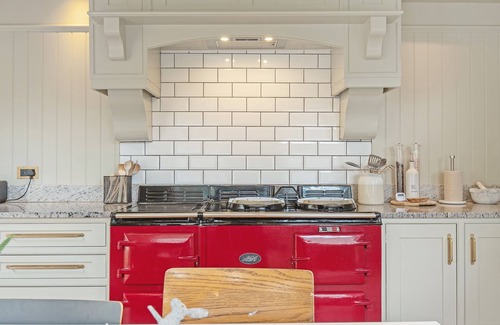 Moreton-in-Marsh Cottage | COTSWOLD HOUSE, pet friendly, with open fire in Moreton-In-Marsh