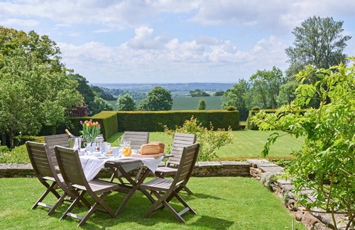Dursley House | Cotswold stunning Stinchcombe Edge Manor with Tennis Court sleeps 26 guests