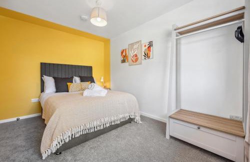 Stratton House | Cotswolds Vista, 3 bed, 2 bathrooms, complimentary parking