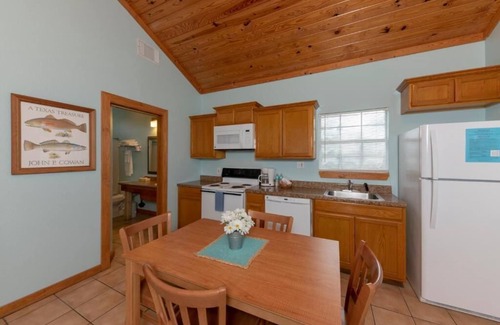 Fulton House | Cottage 01 at D&R Pelican Bay Resort - Pet Friendly