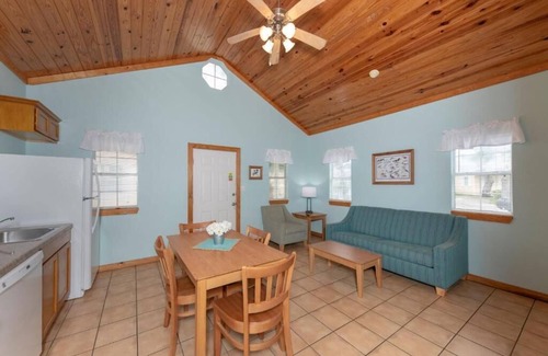 Fulton House | Cottage 01 at D&R Pelican Bay Resort - Pet Friendly