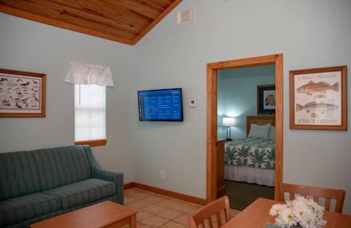 Fulton House | Cottage 01 at D&R Pelican Bay Resort - Pet Friendly