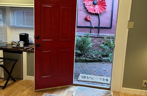 Brevard Cottage | Cottage 1 block from Main St. on historic property.