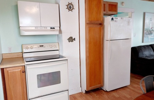 Marblehead House | Cottage 100 Yards from Water