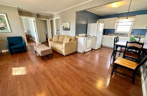 Nancy Cabin | Cottage 16- Lee’s Ford Marina