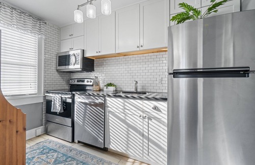 Northeast Virginia Beach House | Cottage 2 Blocks to Virginia Beach Oceanfront IV
