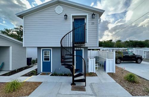 Tavares House | Cottage 23, The Lighthouse - Dora Canal Court - a downtown, waterfront community