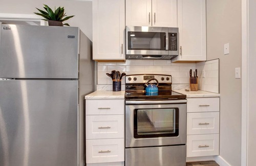 Woodland Park Cottage | Cottage-30 day min rental-2bd,1 bath -down town darling-walk to the heart of WP