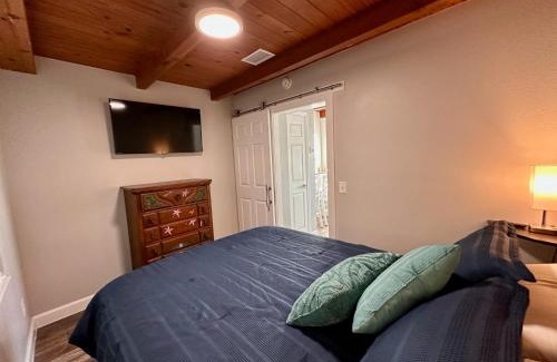 Tavares House | Cottage 31, Hibiscus Hut - Dora Canal Court - a downtown, waterfront community