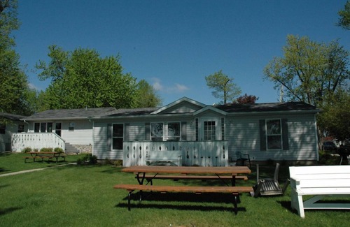 Fox Lake House | Cottage 4 on Beautiful Fox Lake!