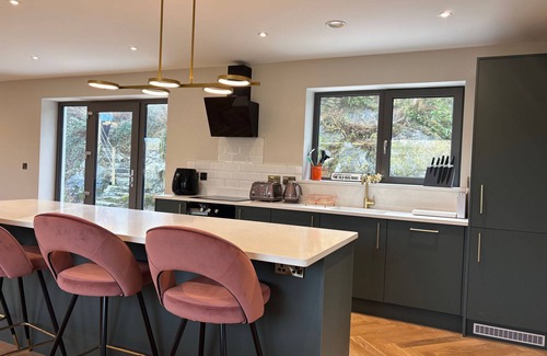 Clifden Cottage | Cottage 482 - Clifden - sleeps 6 guests in 3 bedrooms